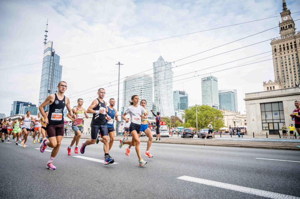 Osoby biorące udział w maratonie
